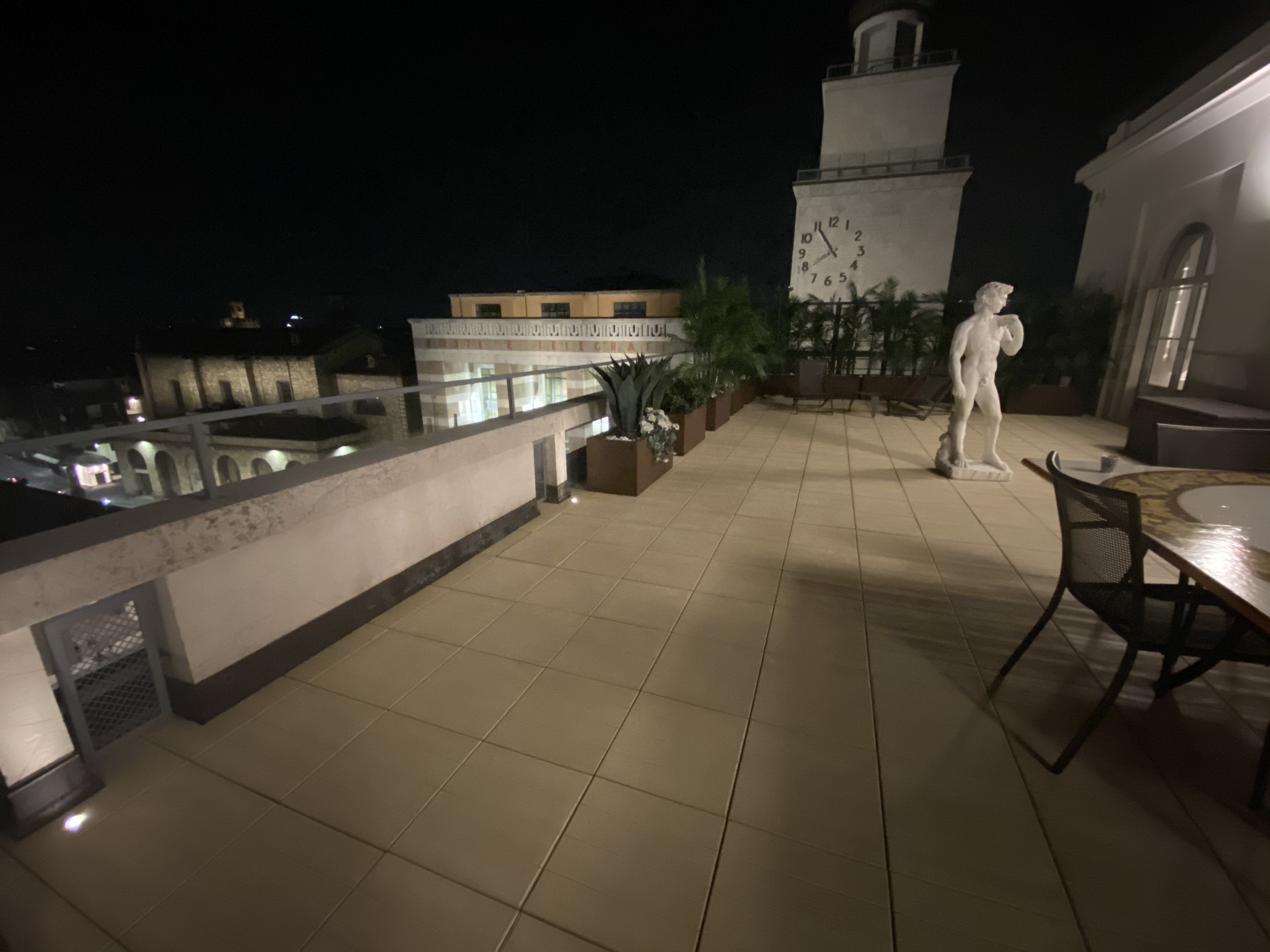 terrazza con statua