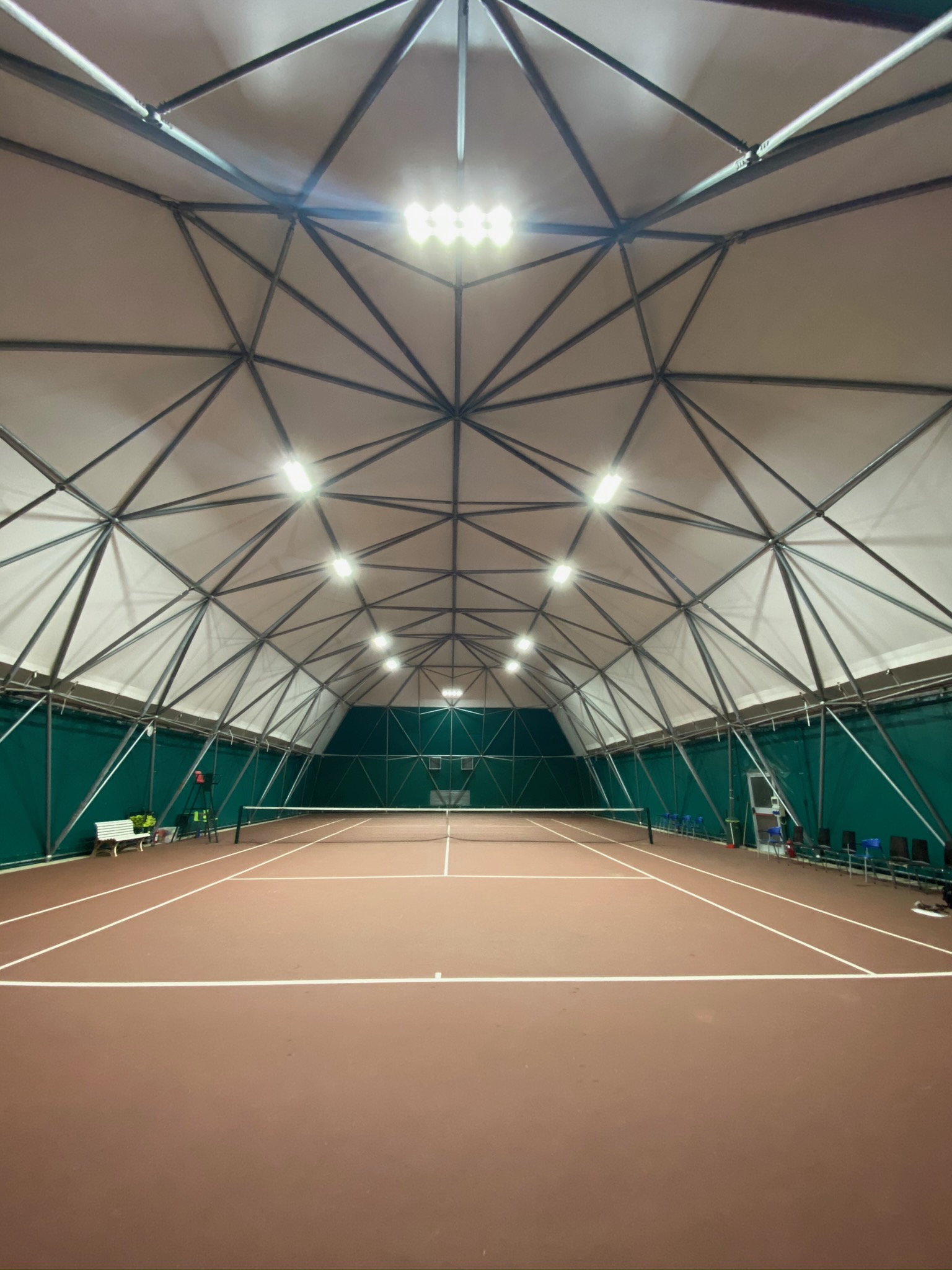Campo da Tennis illuminato
