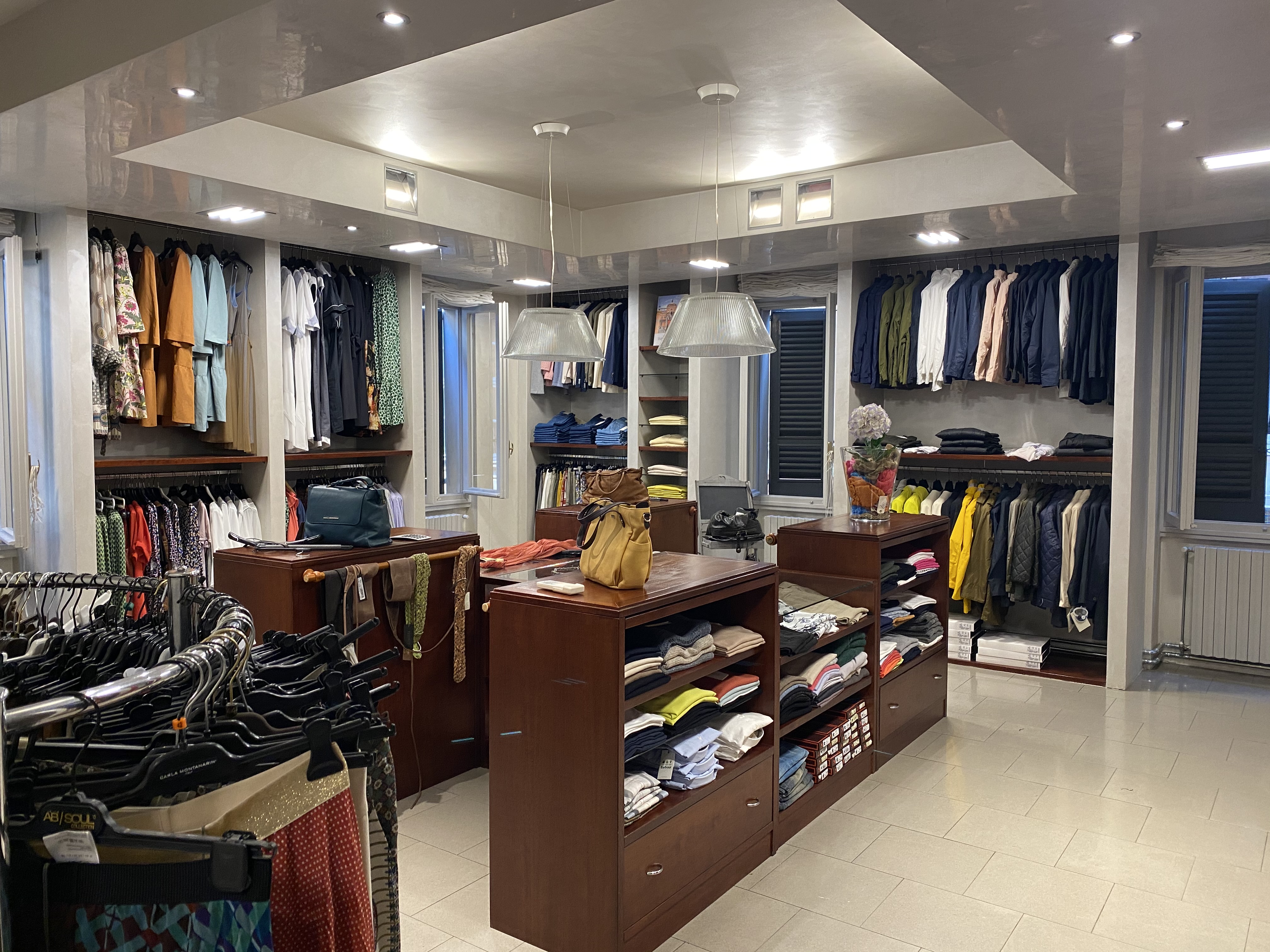 Vista interna Negozio Abbigliamento Scaravelli
