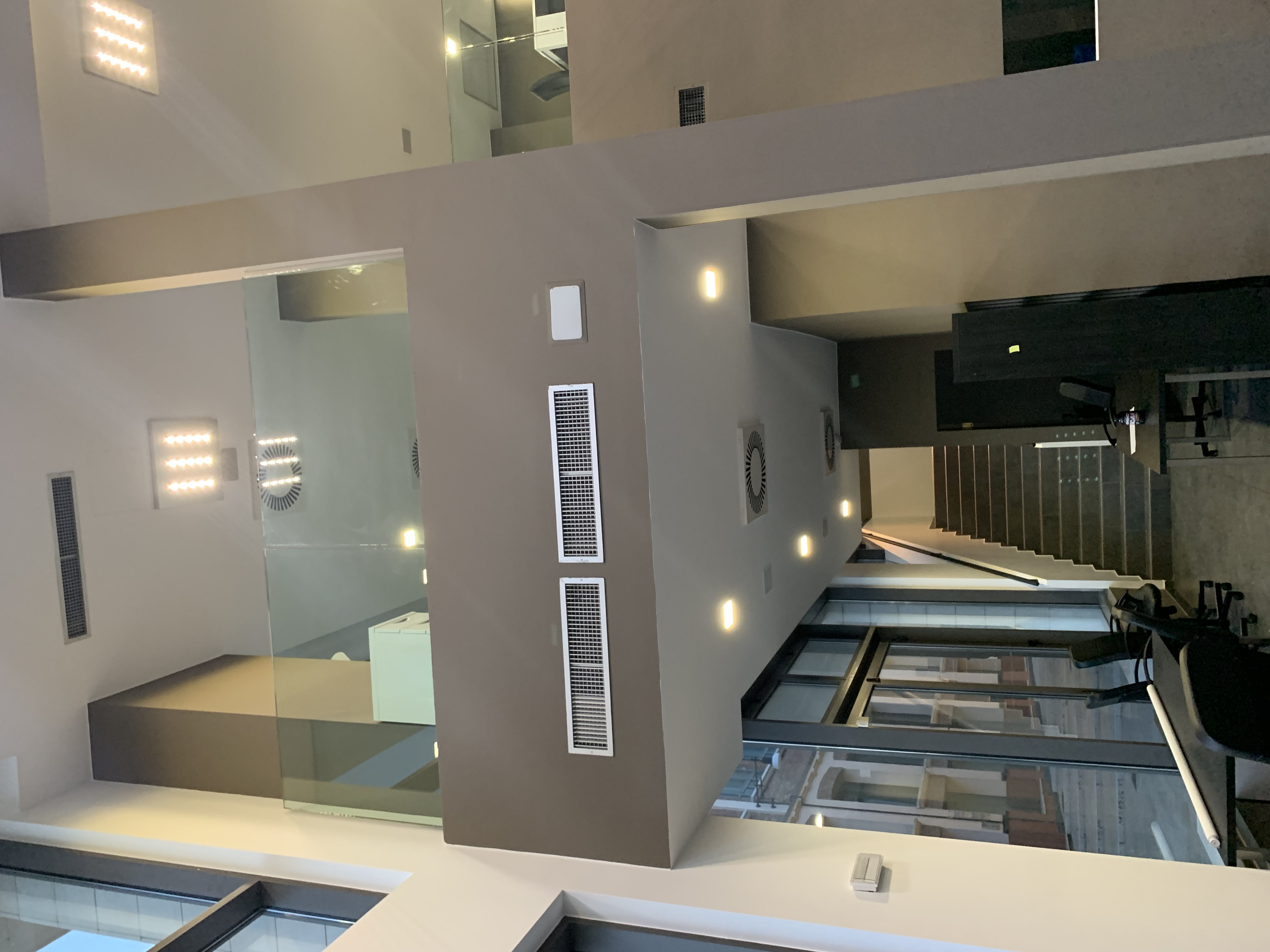 Immagine muro scuro e led illluminati